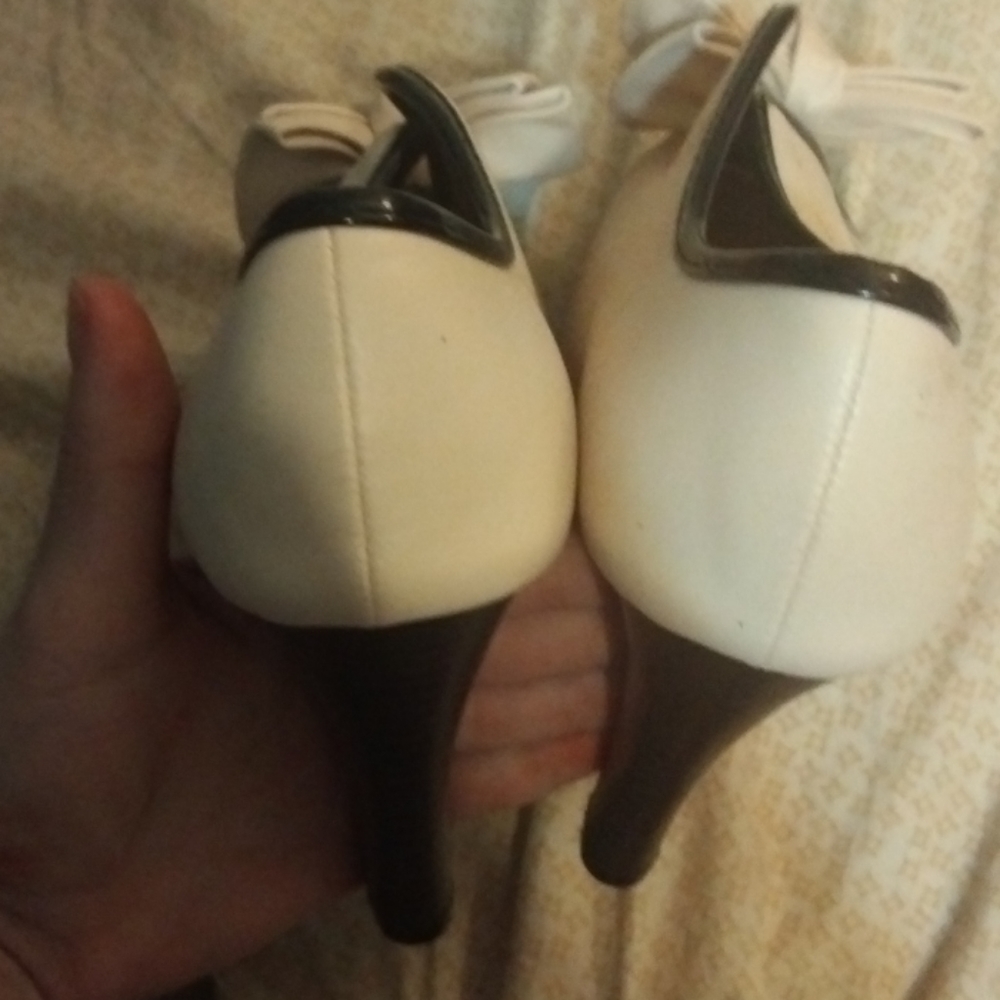 Heels - Picture 3 of 3